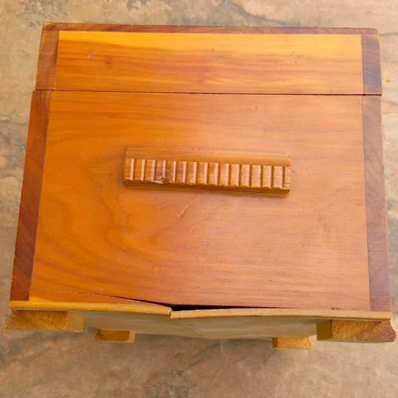 Vintage Wooden Dresser Box - Picture 2 of 8